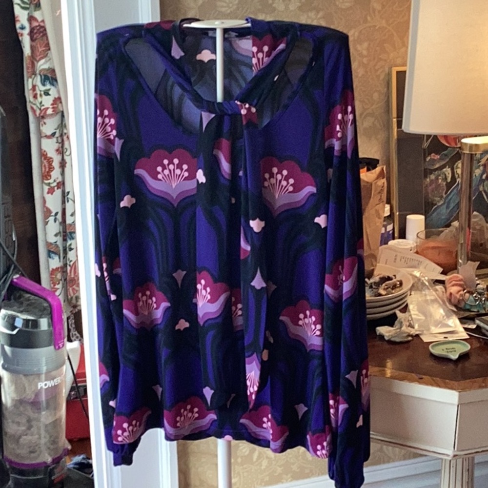 Express ballon sleeve front tie blouse; worn twice